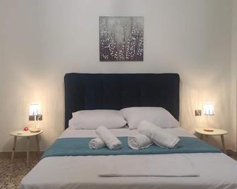 City Apartment W3 Br Spacious Yard - Eretria - Schlafzimmer