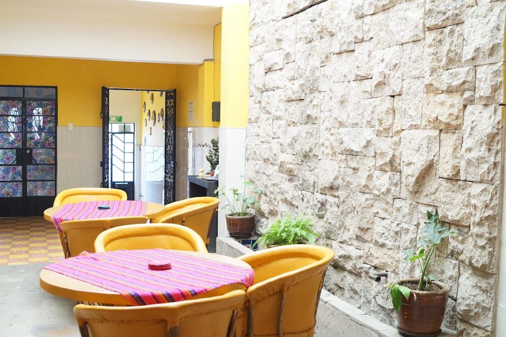 Casa De Los Soles Bb Hostal - Tlaquepaque - Patio