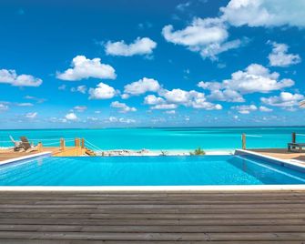 The Lemon Tree House - 5 Bedroom, 6 Bath Oceanfront Villa on Beautiful Tar Bay! - Moss Town - Piscina