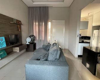 House with pool and barbecue for up to 11 people - Londrina - Salon