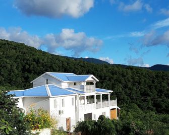 Côté Caraïbes Bouillante: large studio 3' from the beach & a diving center! - Bouillante - Building