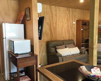 Base Bedsit, cosy and central to explore the MacKenzie basin and Mt Cook - Ohau