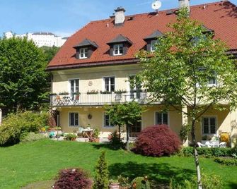 Double room with shower, toilet - free room, pension - Salzburgo - Edificio
