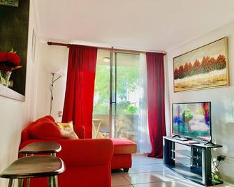 Alma Surire Plus apartment pool view - Arica - Living room