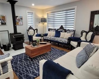 Rivers Edge - South River - Living room