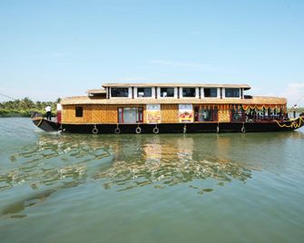 Regant Lake Village - Karunagappalli - Building