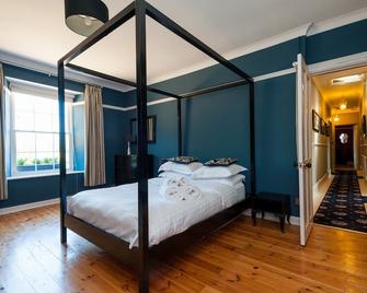 Hall Farmhouse.. dog friendly, large outdoor pool, BBQ and fire pit - Downham Market - Bedroom