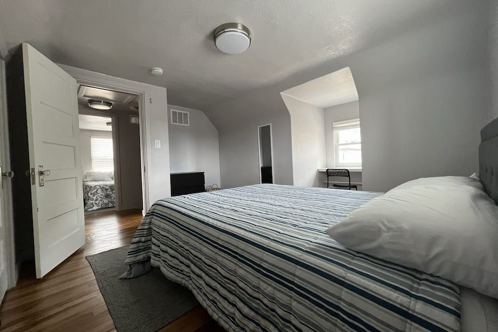 South Broadway getaway with Parking and Patio - Denver - Schlafzimmer