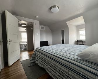 South Broadway getaway with Parking and Patio - Denver - Schlafzimmer
