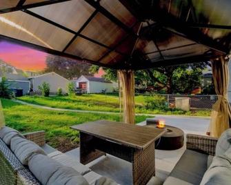 Movie Game Room & Fire Pit Luxury Spacious Home - Minneapolis - Pati