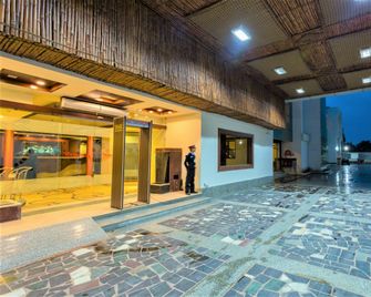 Ginger Katra - Katra - Lobby