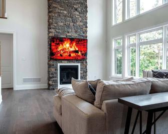 Modern Muskoka Cottage with Lake Views - Dwight - Wohnzimmer