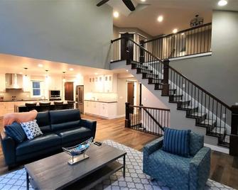 Spacious, Newly Constructed, Lake House - Wautoma - Living room