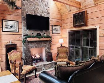 Turkey Creek Cabin Rentals #2 at Tims Ford lake - Tullahoma - Wohnzimmer