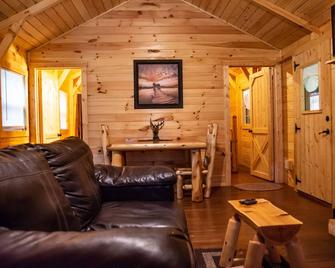 Avenwood Cabins - Logan - Huiskamer