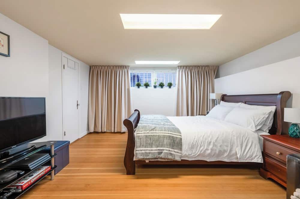Budgetwise Basement Near Airport, Ubc, Downtown In Vancouver - فانكوفر - غرفة نوم