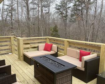 Modern Farm house in the city - Danville - Balcony