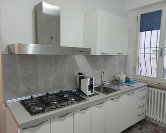Affittacamere 24H - Civitanova Marche - Kitchen