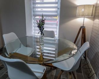 Antrim Coast Apartments - Cushendall - Dining room
