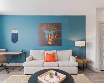 Modern & Chic 1BR Luxury Apts Close to Downtown & Airport - Austin