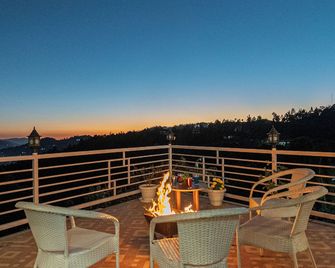 The Golden Castle Hotels - Mukteshwar - Balcony