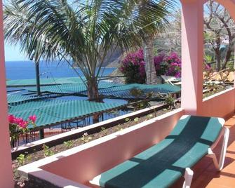 Inn & Art Cottage - Caniço - Balkón