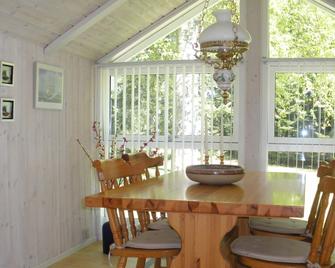 Cozy Holiday Home in Jerup Equipped With TV - Jerup - Sala pranzo