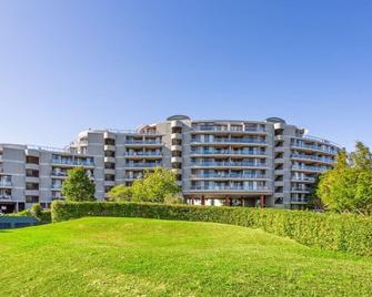 Gorgeous 1-Bed with Balcony, Pool and Sauna - West Ryde - Building