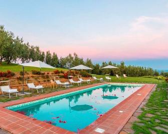 Villa Bernardino - Five Bedroom Villa, Sleeps 12 - Massa e Cozzile - Pool