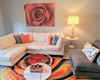 Ar's Downtown Phoenix R&R X2 - Phoenix - Living room