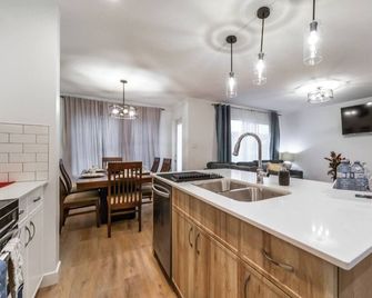 Chiccityescape3bdrm King - Stony Plain - Cocina
