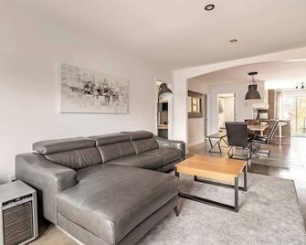 Charming Accommodation In Montreal - Montreal - Living room