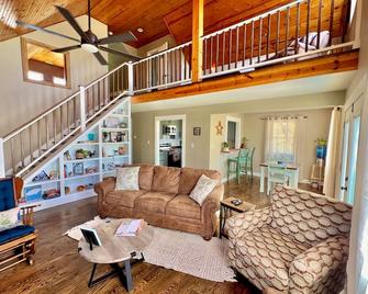 New Serene Country Refuge At The Right Angle - Winchester - Living room