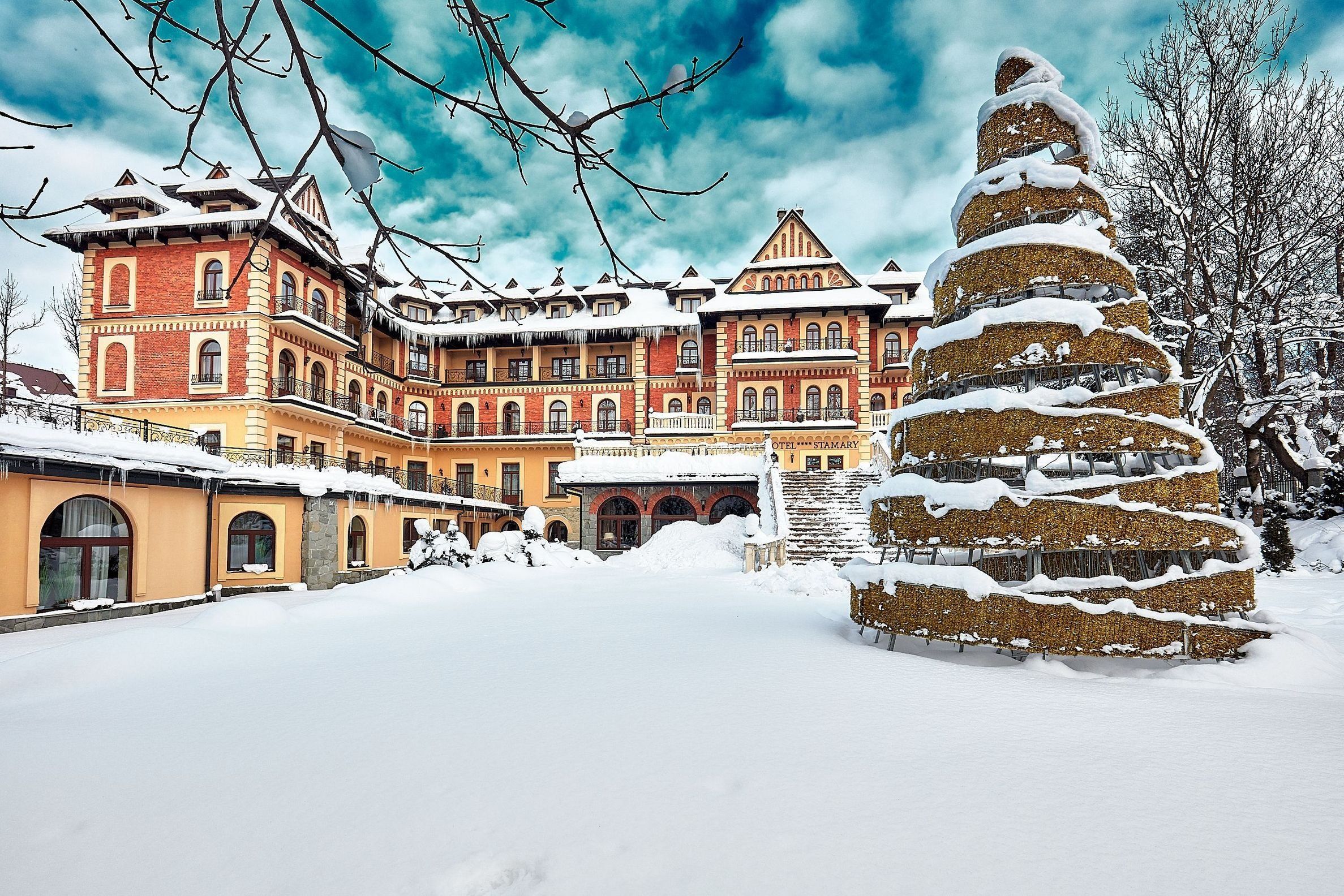 فندق غراند ستاماري - زاكوباني - مبنى