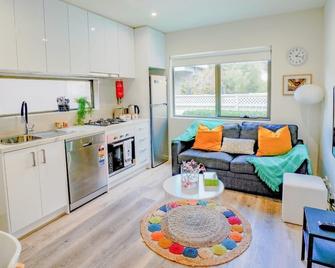 U1 Brunswick Living Ground Floor Patio Close To Apt And Cbd Free Wifi Tram At Doorstep - Melbourne - Kitchen