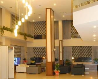Paluri Hotel - Hopa - Recepción