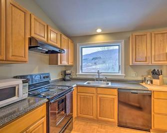 Quiet Catskills Getaway w/ Deck & Mtn Views - Margaretville - Küche
