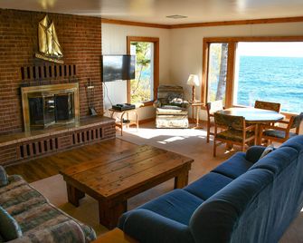 Solbakken Resort On Superior - Lutsen - Sala de estar