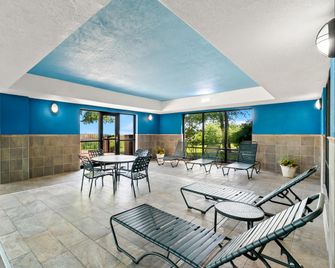 Hampton Inn and Suites Peru - Peru - Zwembad