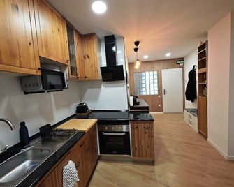 Stylish Alcobendas Studio Seasonal - Alcobendas - Kitchen