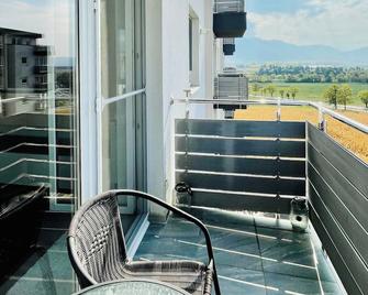 Mountain Home Apartment - Braşov - Balcón