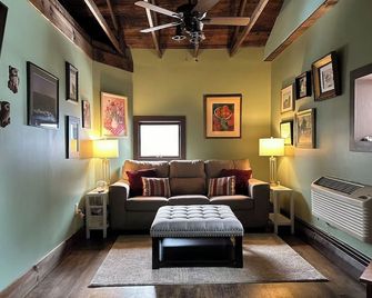 1 bedroom with SPA bathroom and mountainside deck - Jim Thorpe - Huiskamer