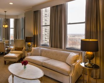 The Pennywell St.Louis Downtown, a Hilton Hotel - St. Louis - Living room