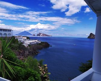 La Piazza Luxury Hotel & Spa - Panarea - Balkon