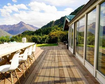 Ora Retreat Villa Experience - Queenstown - Balkon