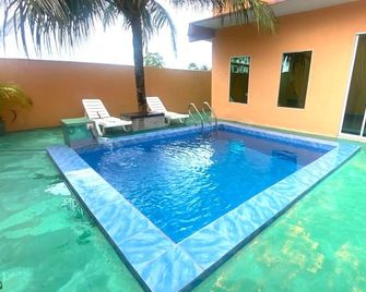 Tok Man Inn - Pantai Cenang - Piscina