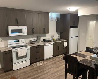 Well-equipped, peaceful and centrally located - Pelham - Kitchen