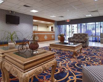 Ramada by Wyndham Cocoa - Cocoa - Lobby