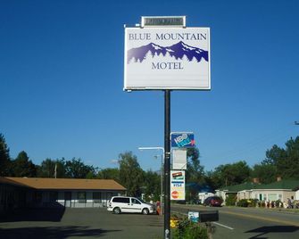 Blue Mountain Motel - Okanogan - Outdoor view