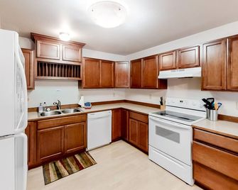 Ground-Floor Condo w/Washer/Dryer, Gas Grill, Fireplace, WiFi - Joseph - Cocina